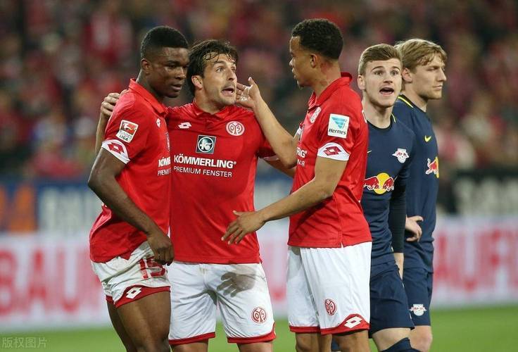 包含大战即将展开，法兰克福对阵慕尼黑红牛的词条