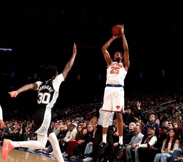 关于快船主场擒下小牛，将系列赛领先-的信息