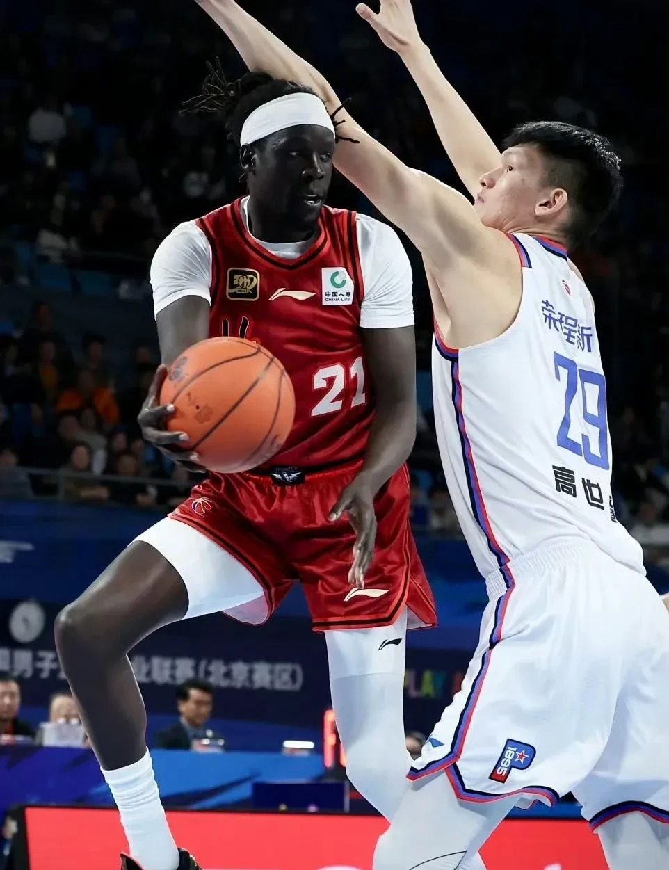 关于北京男篮艰难取胜，全队团结一心的信息