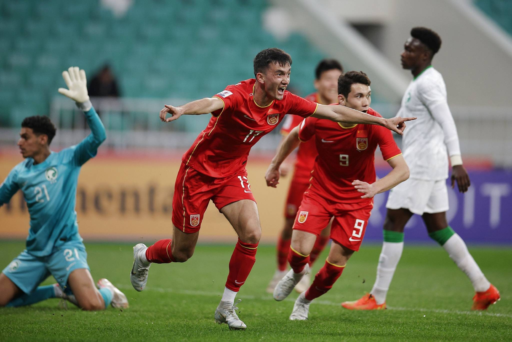 包含马德里竞技击败切尔西，欧国联比赛晋级下一轮的词条