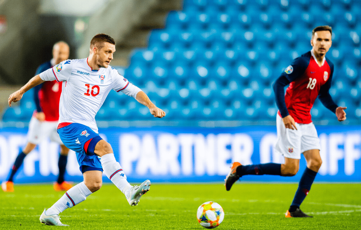 包含汉诺威在客场连平两队，防守稳固争胜的词条