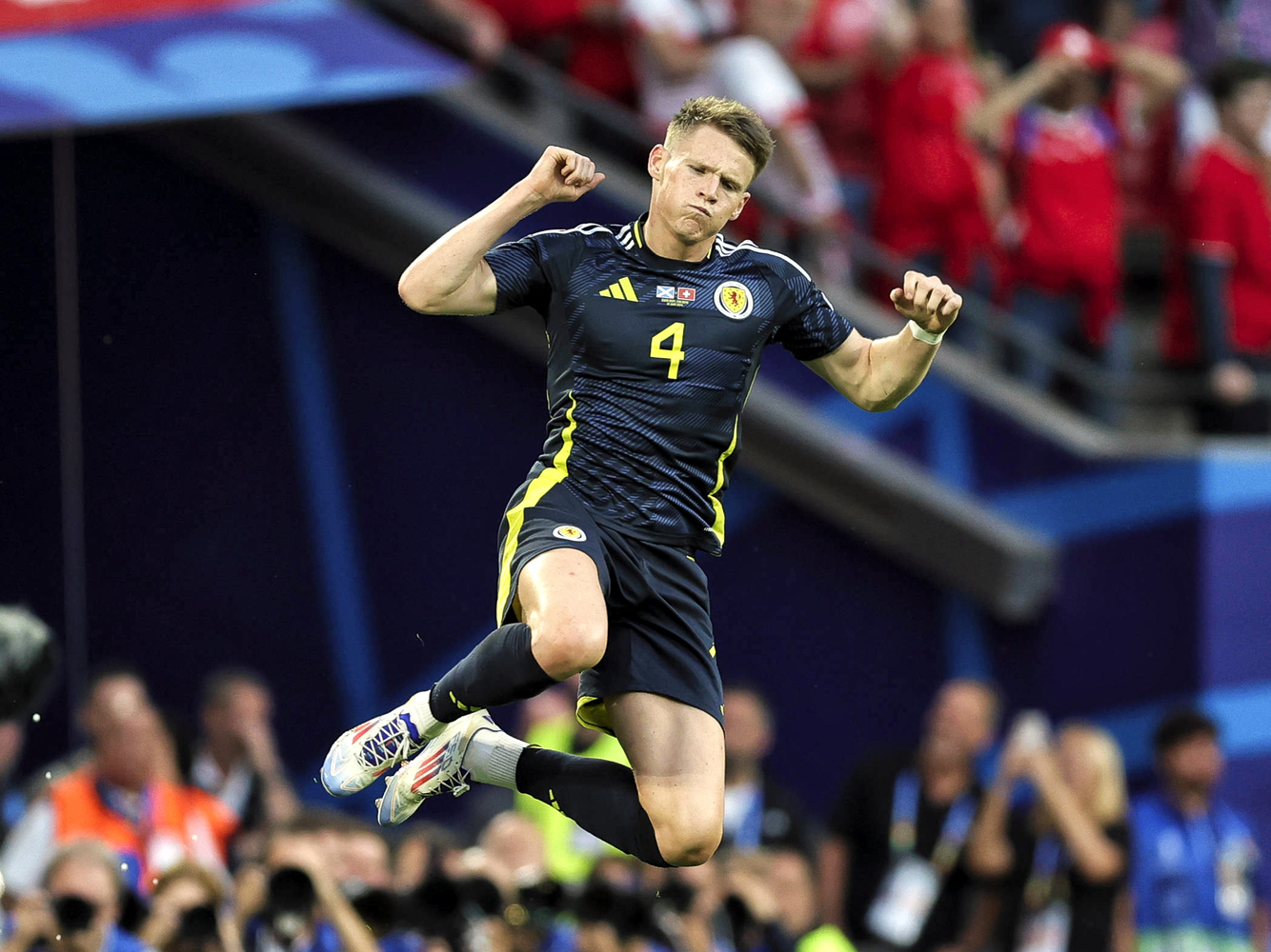 包含匈牙利队取得重要胜利，走向欧锦赛之路的词条