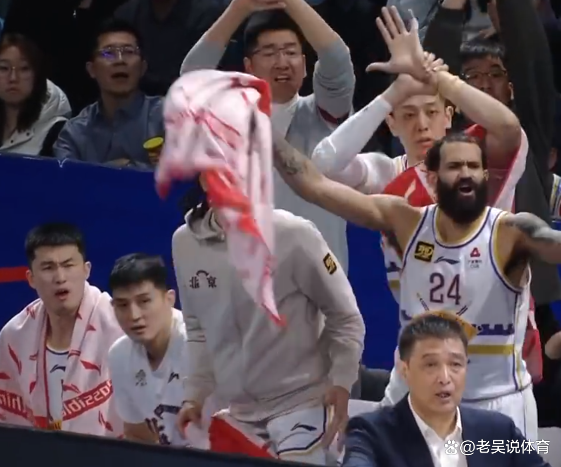 北京首钢主场告负，江苏队客场连胜