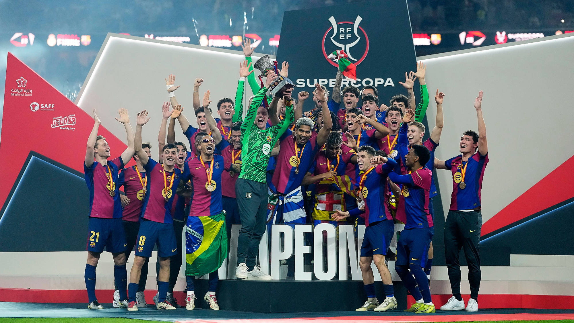 西班牙挺进欧洲杯四强，为卫冕冠军荣耀而战