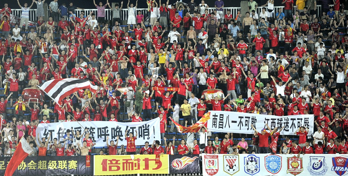 紧张气氛升温,球迷期待着本轮比赛 紧张气氛升温,球迷期待着本轮比赛