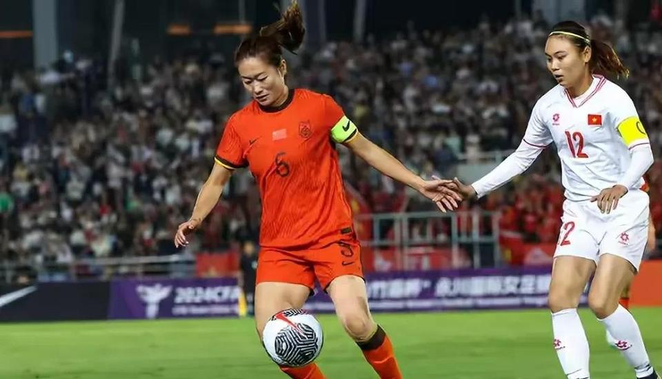 包含出击冠军，球队在关键赛事中力争突破的词条