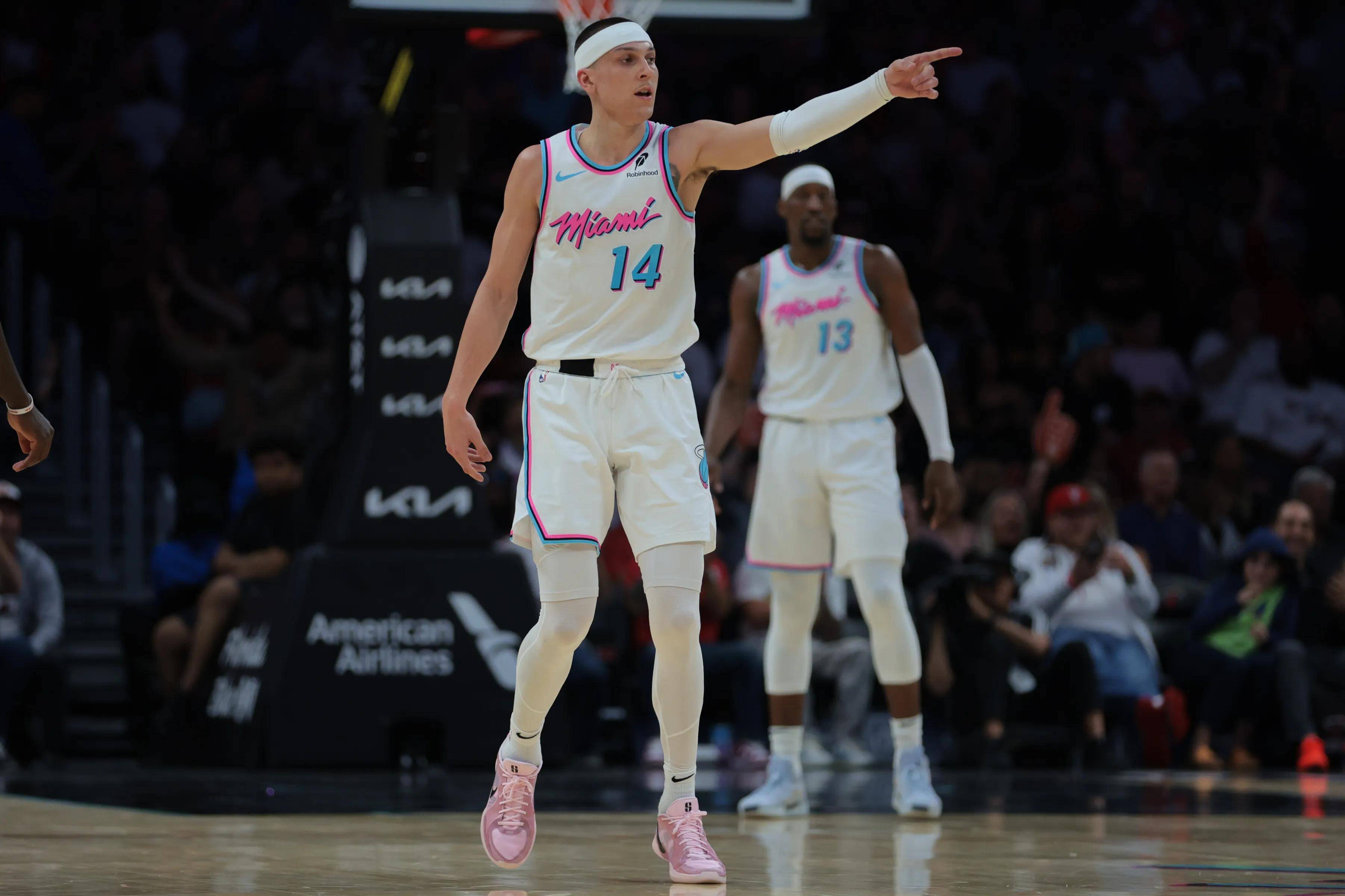 老鹰队的年轻球员展现出色潜力