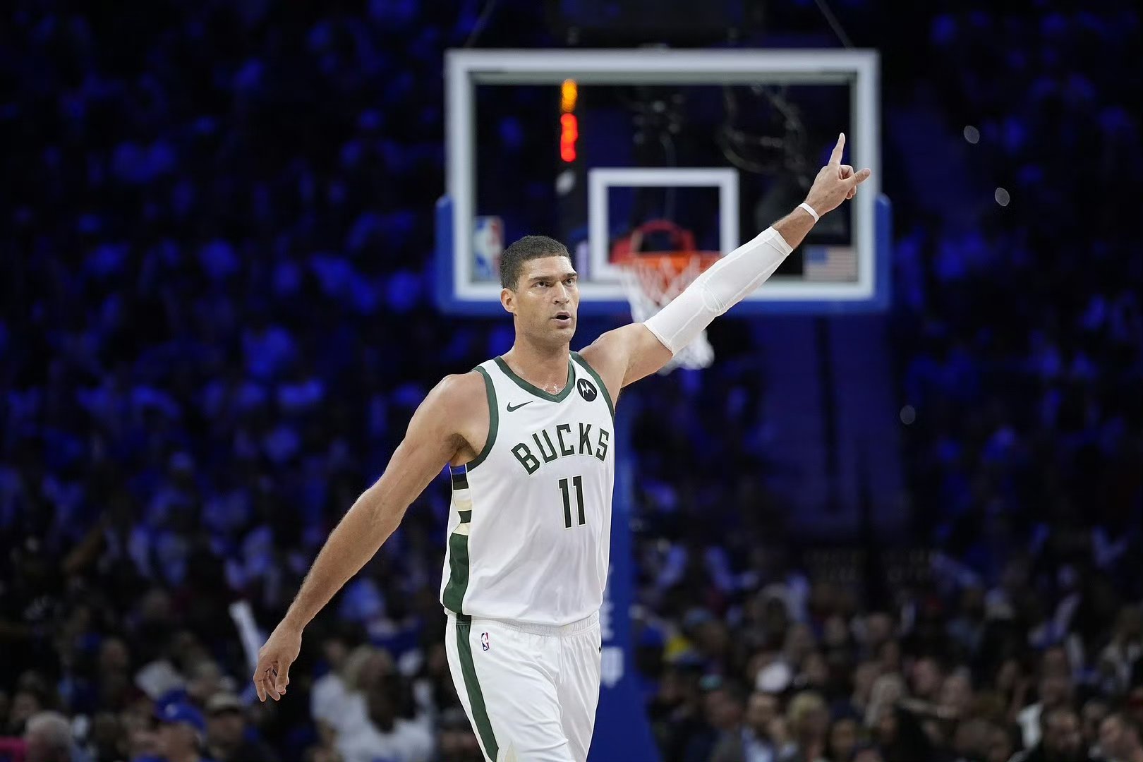 关于雄鹿队球员伤病不断，季后赛前景堪忧的信息