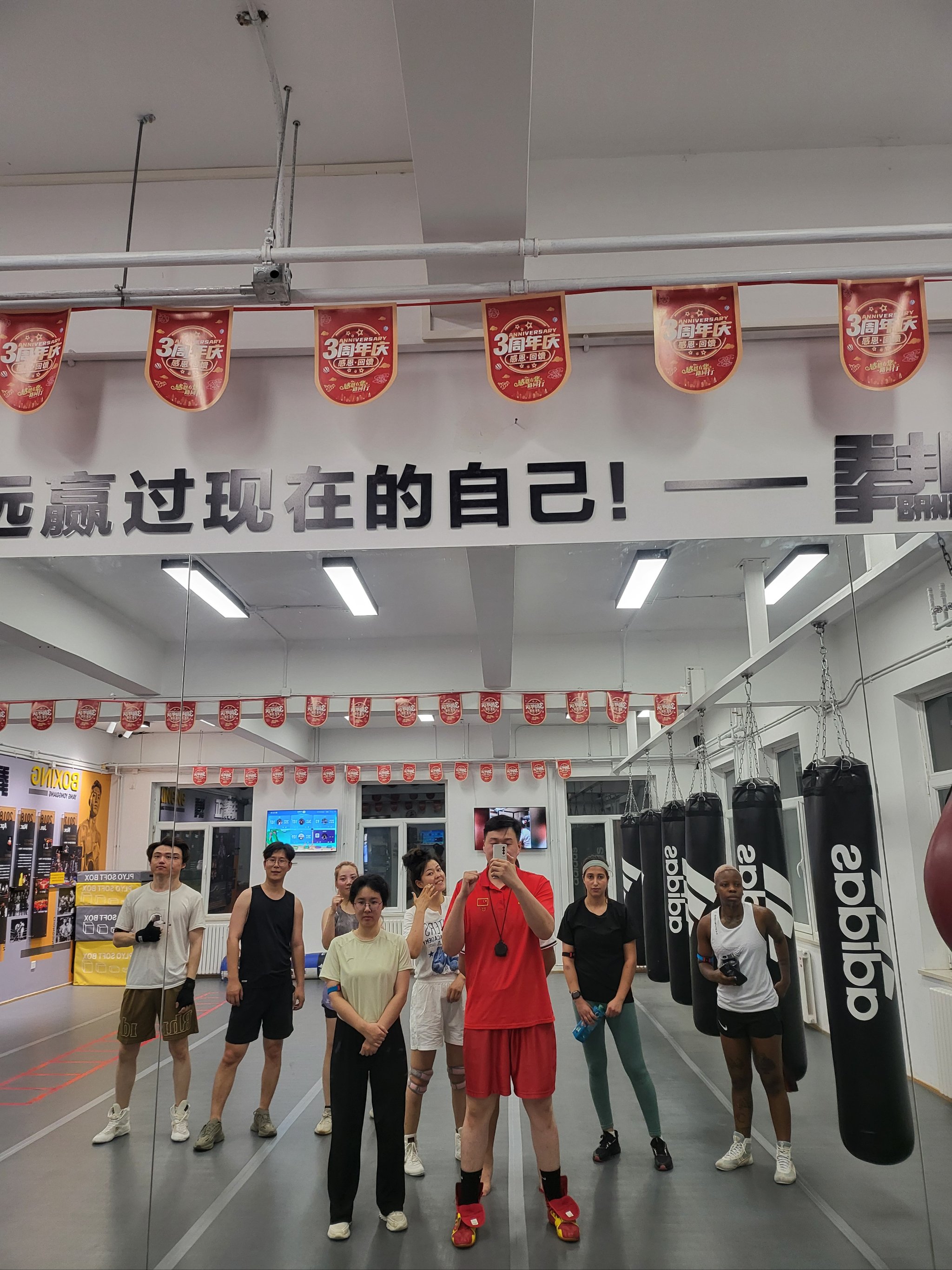 拳击擂台上的拳拳到肉，震撼心灵