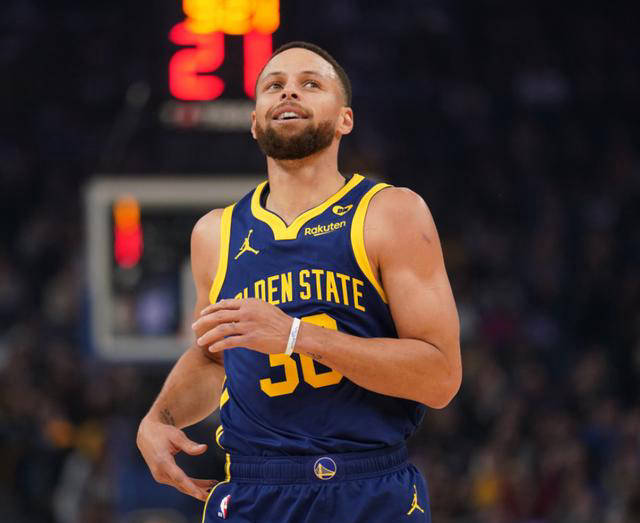 NBA新赛季魅力开幕,球员表现抢眼的简单介绍 NBA新赛季魅力开幕,球员表现抢眼的简单介绍