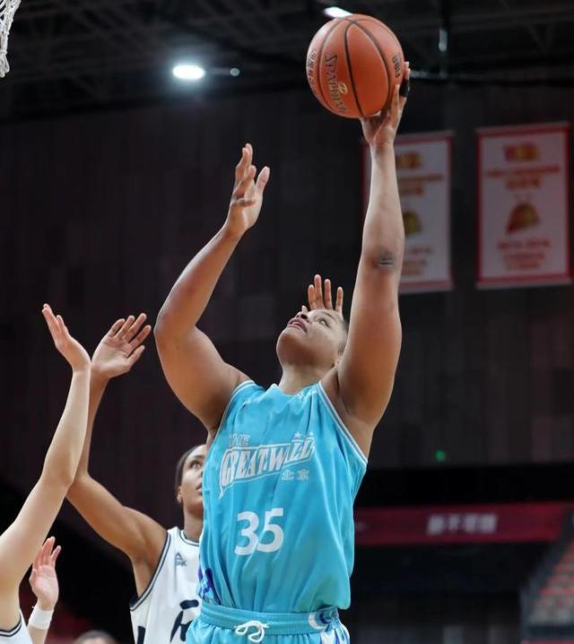 球员备战热火朝天，全力以赴迎接挑战的简单介绍