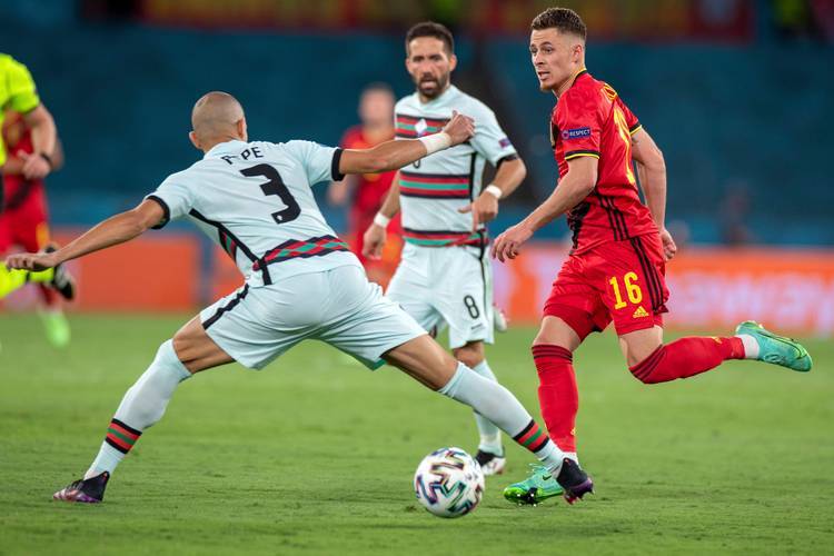 比利时队实力强劲，欧洲足球赛事精粹