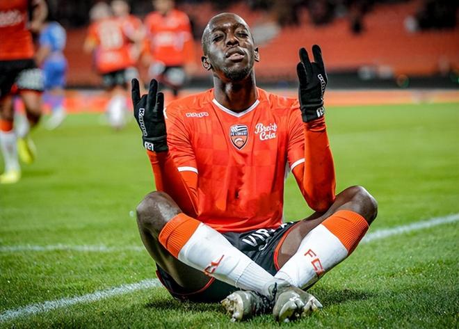 洛里昂队在比赛中展现出强大的实力