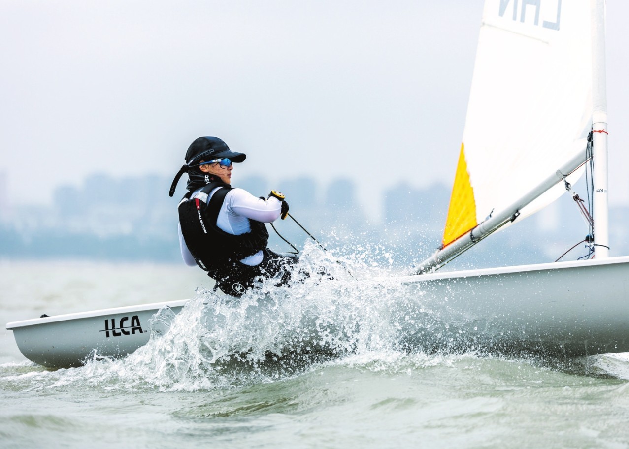 新西兰帆船队稳定发挥，蝉联大赛冠军