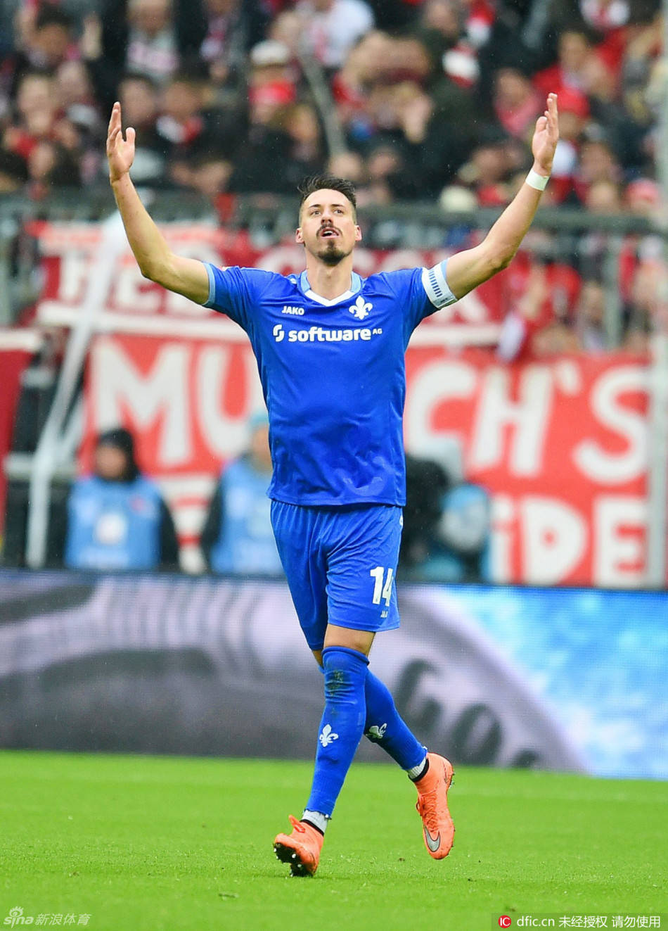 包含哈尔姆施塔特喜获全胜，足球国际邀请赛又现惊喜的词条