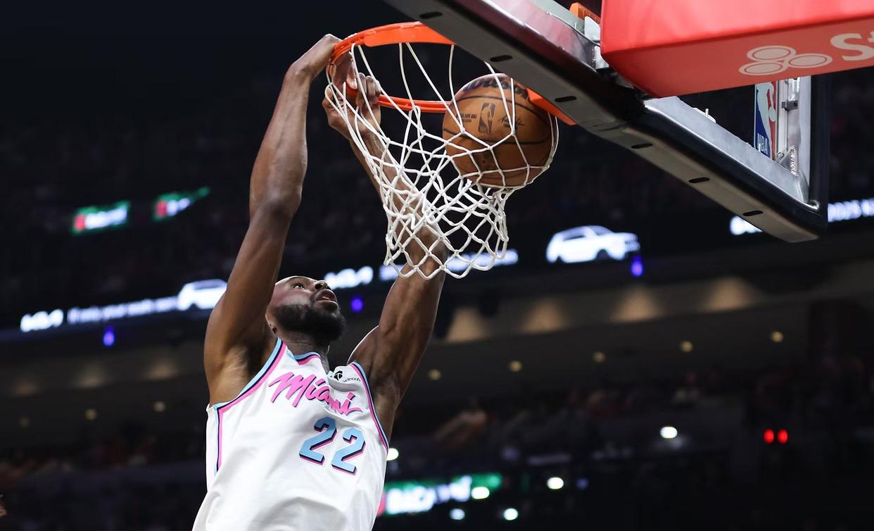 关于黄蜂主帅战术调整奏效，球队大胜的信息