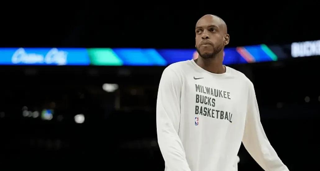 太阳客场大胜雄鹿，继续领跑