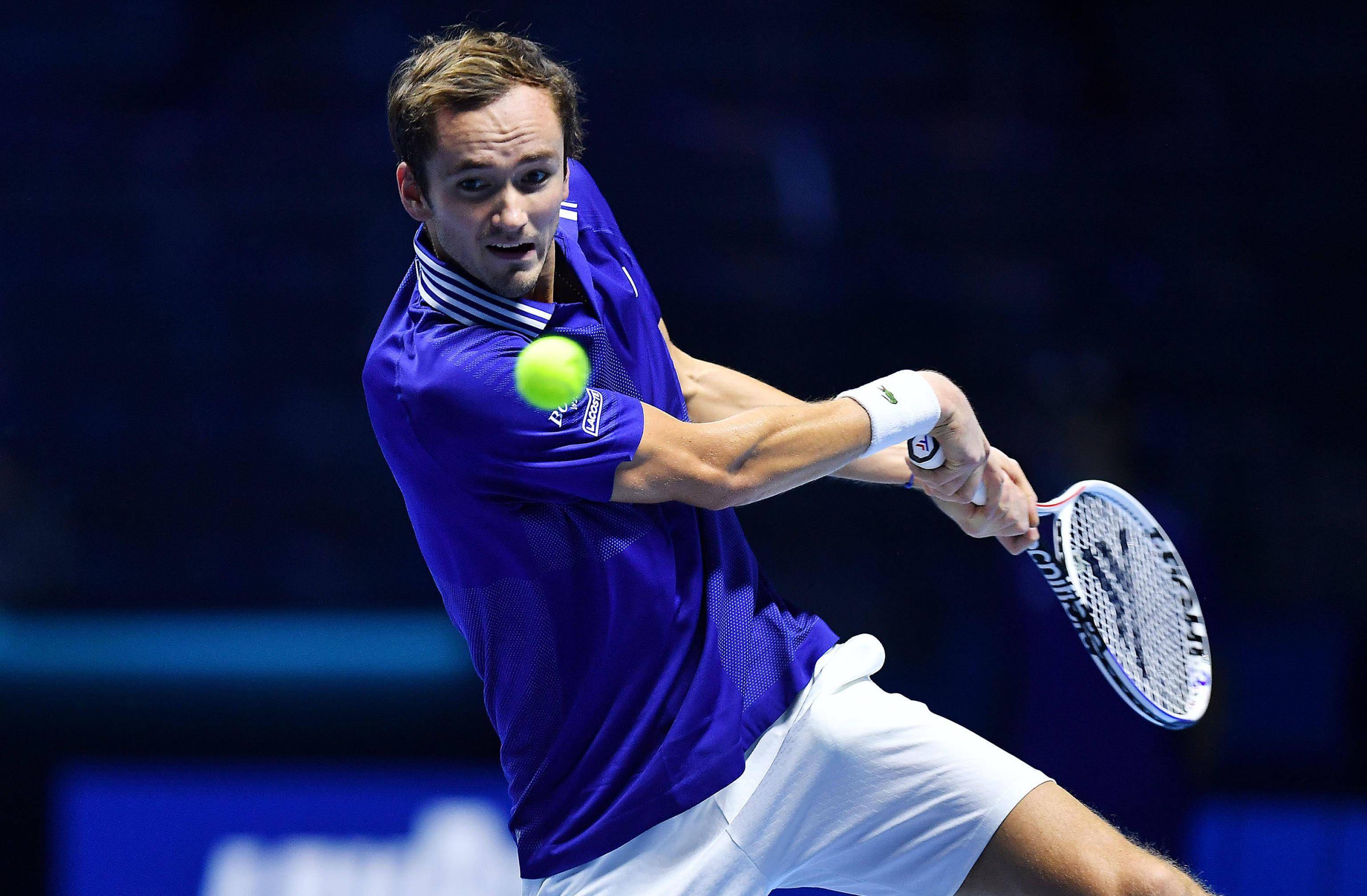 德国网球队横扫英国网球队，梅德韦杰夫关键制胜的简单介绍