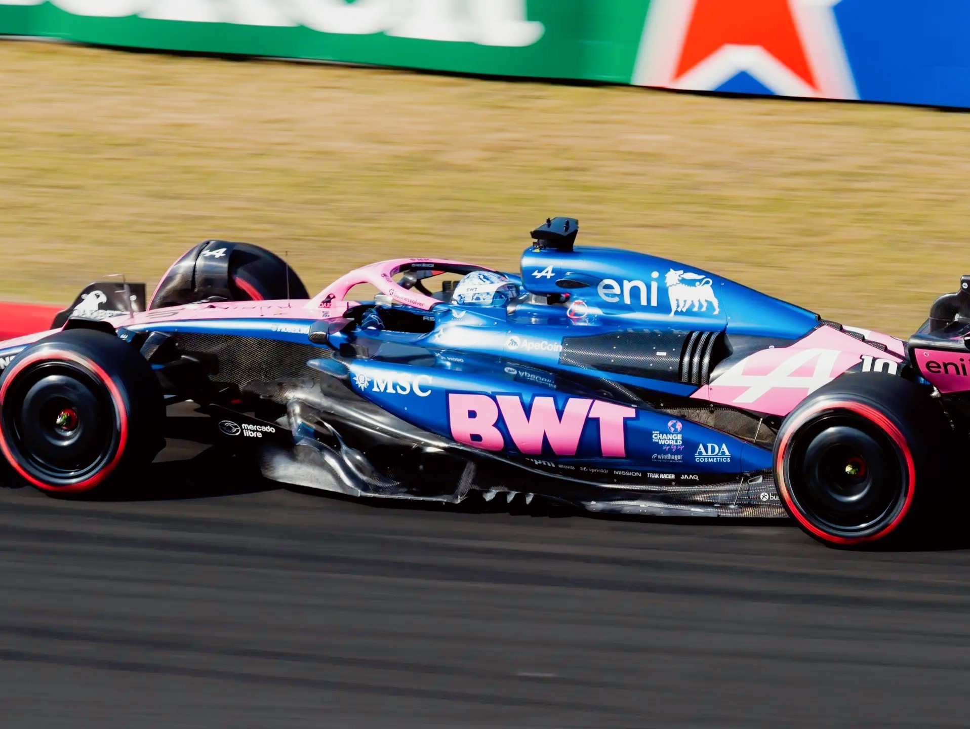 包含红牛二队完胜哈斯车队，拉塞尔惊艳四座的词条