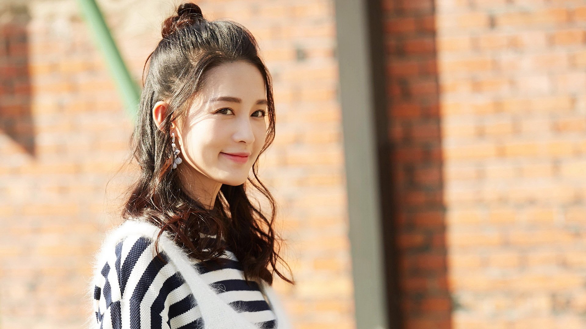 马里对阵乌克兰，德里赫特点燃赛场的绿茵风暴