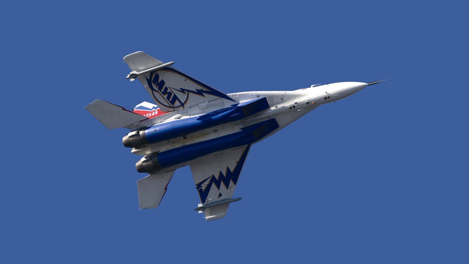 引擎撕裂夜幕，拉梅洛在巴林上演无人可挡的揭幕战狂飙