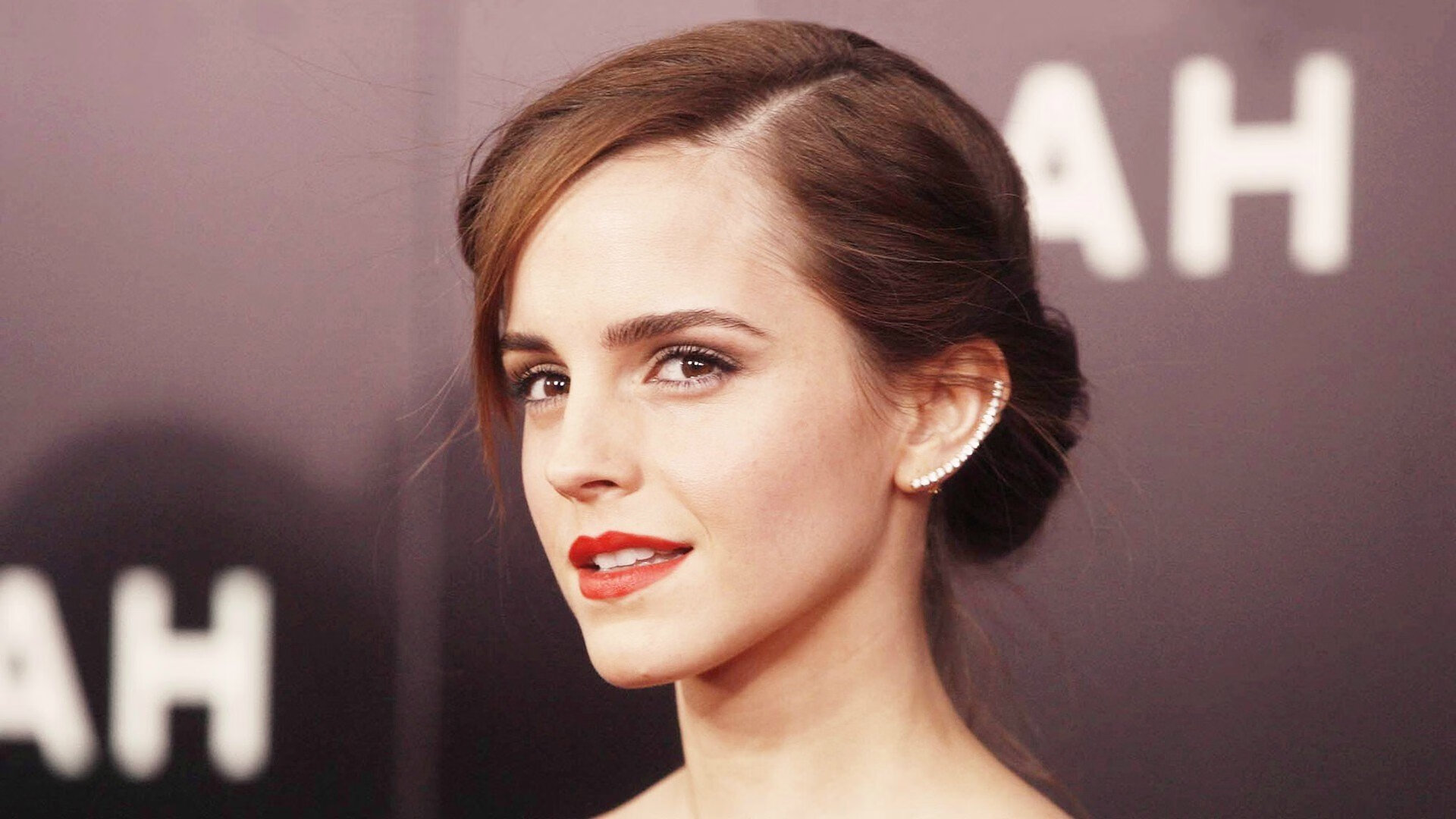 跨洋对决,恩比德爆发助快船单节轰垮广东队,篮球盛宴展全球魅力